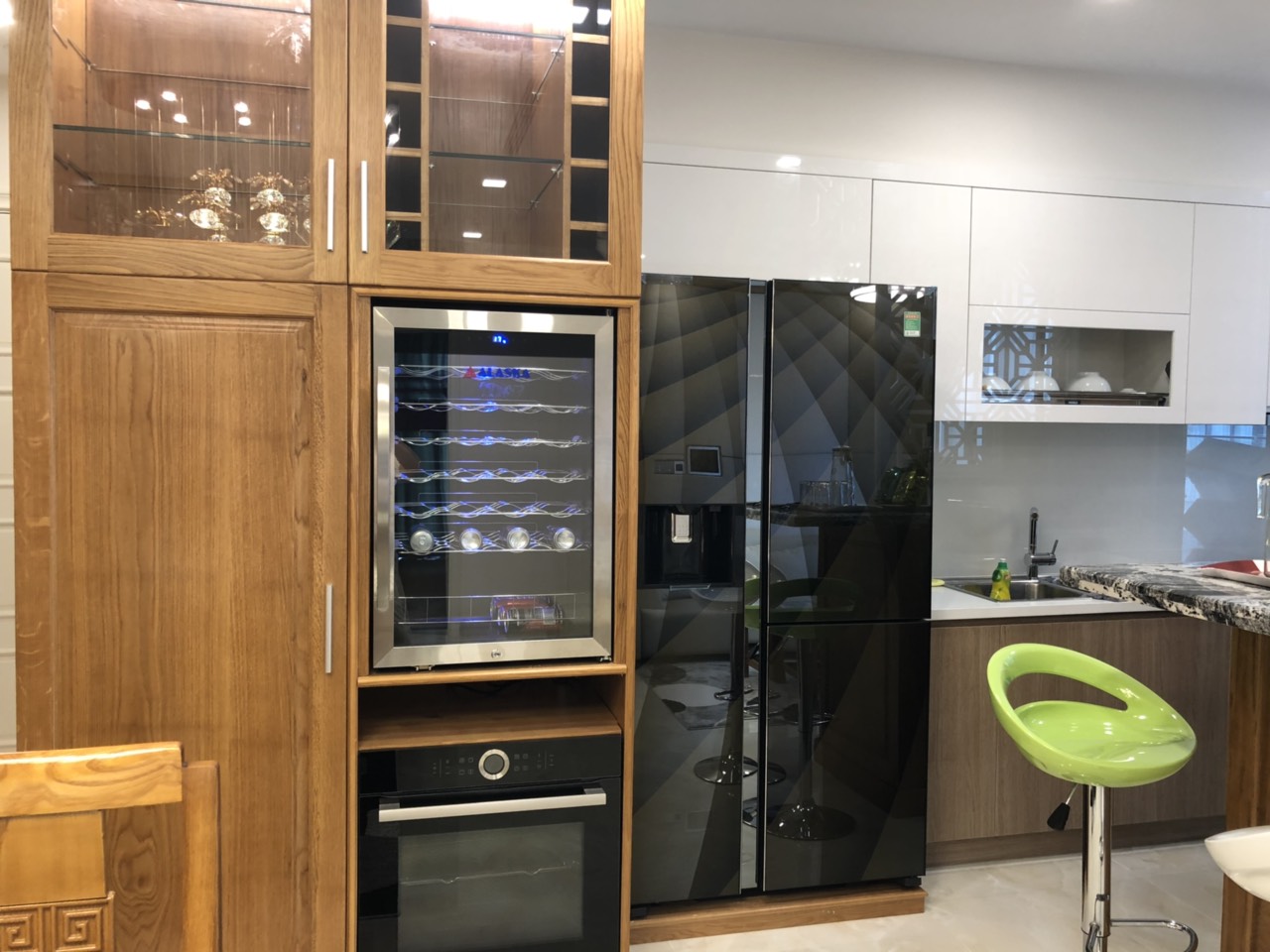 cho thuê căn hộ 3 pn full nội thất đẹp tòa AQua4 dự án Vinhome Golden River ( LH: Ms Trâm: 0385777071) 